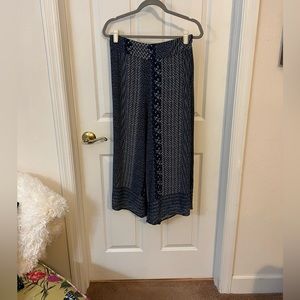 EUC O’Neill Flowy Cropped Pants Sz. Medium